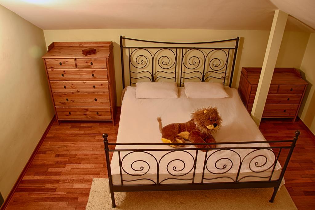 Tsaghkunq Guest House Sevan Rum bild
