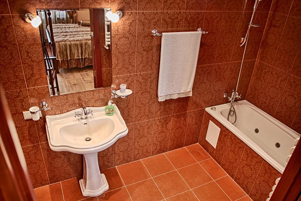 Tsaghkunq Guest House Sevan Rum bild