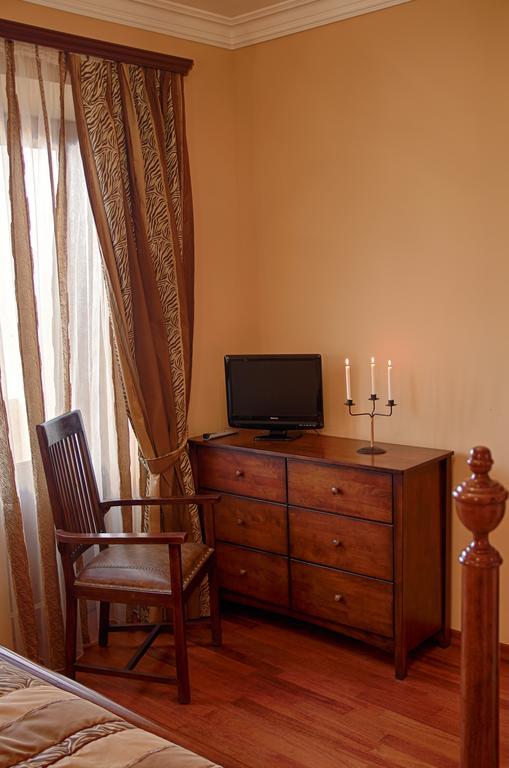 Tsaghkunq Guest House Sevan Rum bild